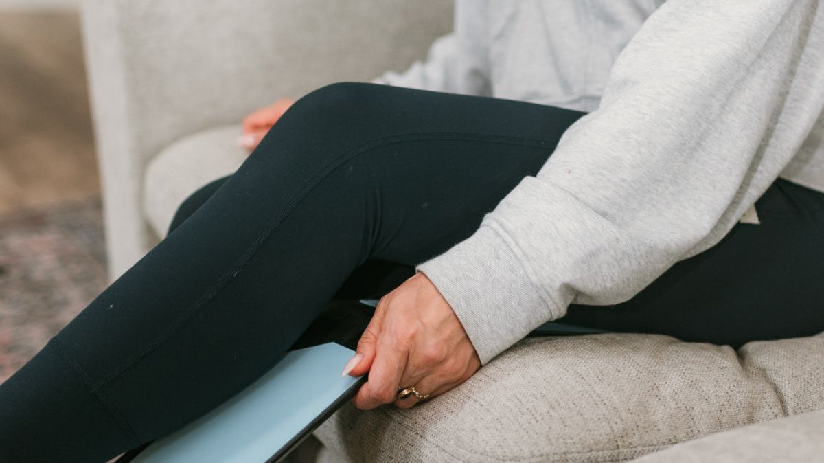 Your Knees Spend 8 Hours Hanging Every Day. No Wonder They Feel Stiff!