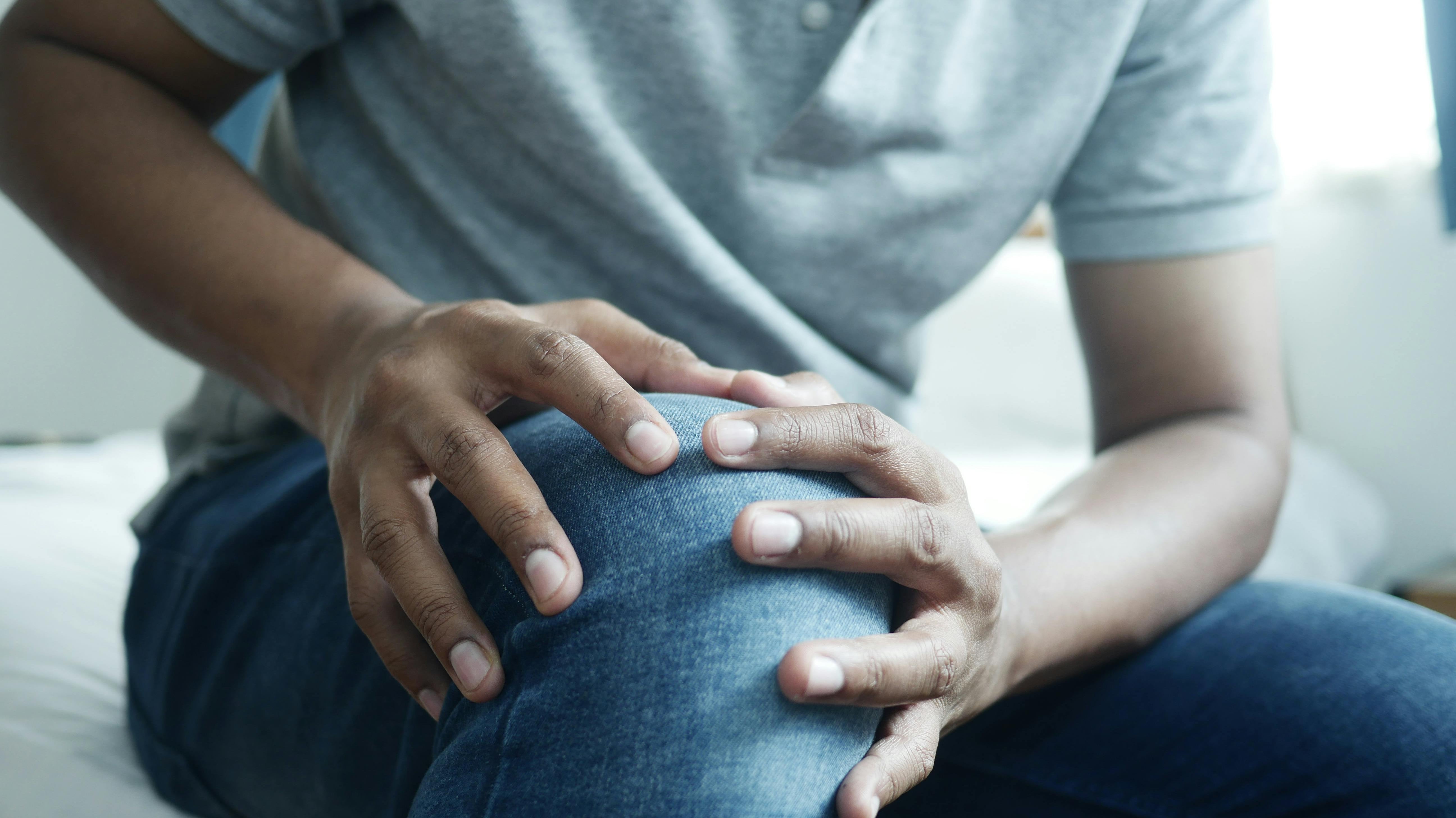 Why Your Knees Hurt When You Sit (And Why Your Chair Is Not to Blame)