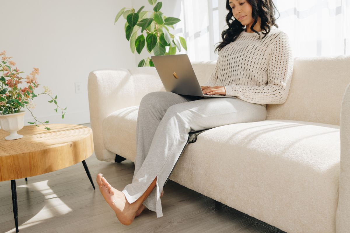 The Hidden Cost of Ignoring Knee Discomfort While Sitting