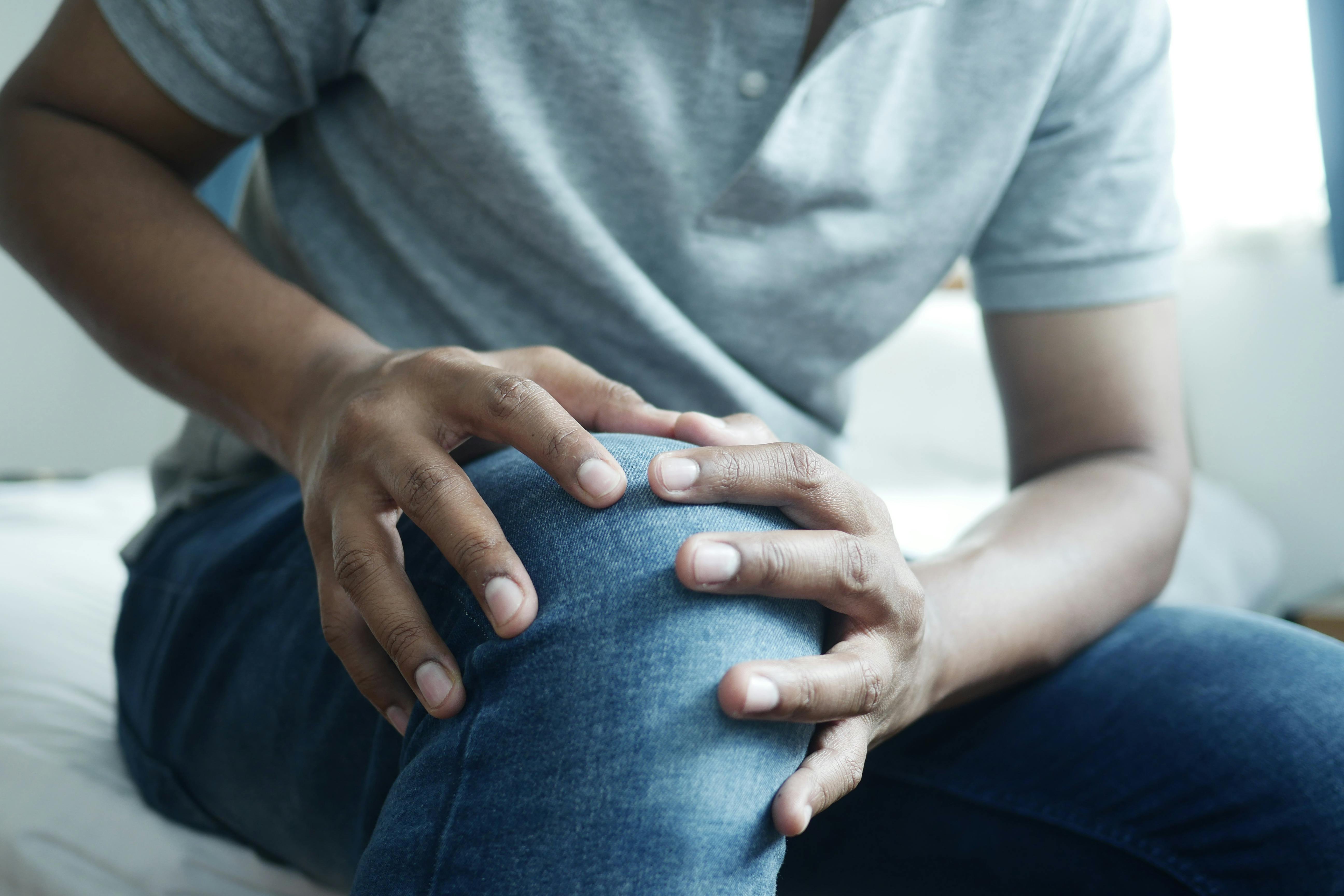 Why Your Knees Hurt When You Sit (And Why Your Chair Is Not to Blame)